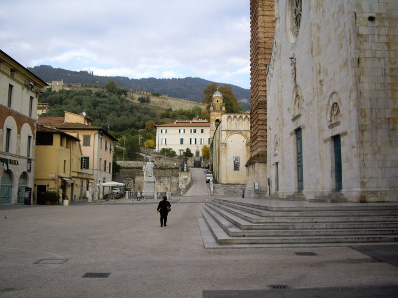 pietrasanta la place01.jpg